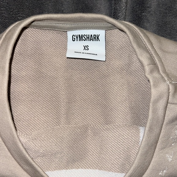 Cropped gymshark pull over with fitted bottom - Picture 3 of 3